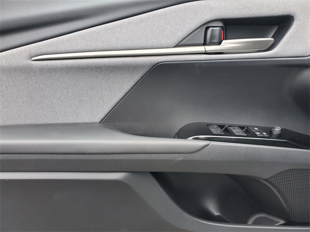 Vehicle image 14 of 34