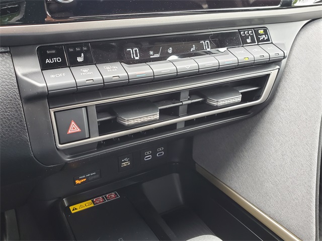 Vehicle image 31 of 34