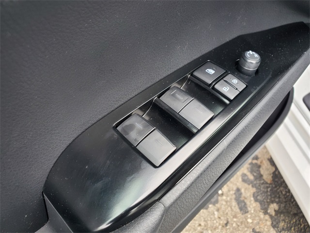 Vehicle image 15 of 34