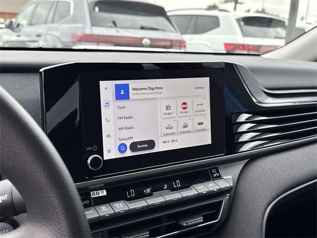 Vehicle image 21 of 26
