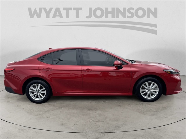 Vehicle image 4 of 26