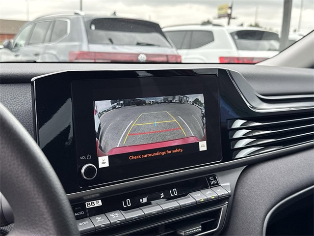Vehicle image 22 of 26
