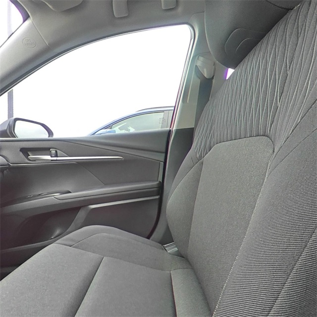 Vehicle image 13 of 26