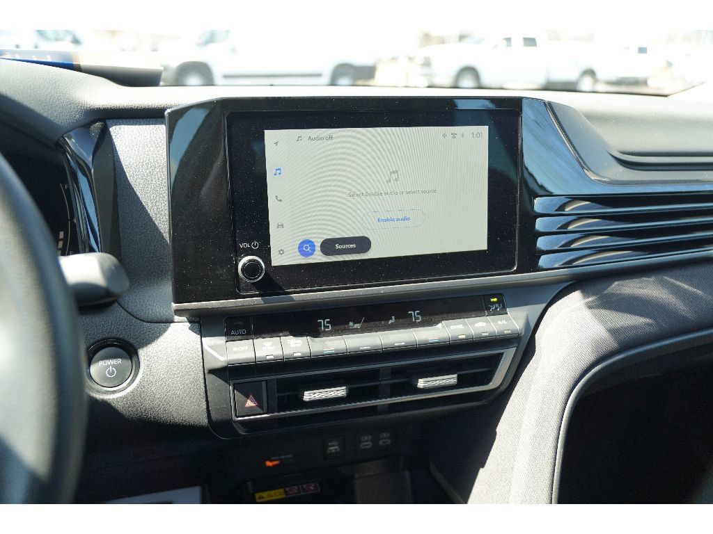Vehicle image 15 of 23