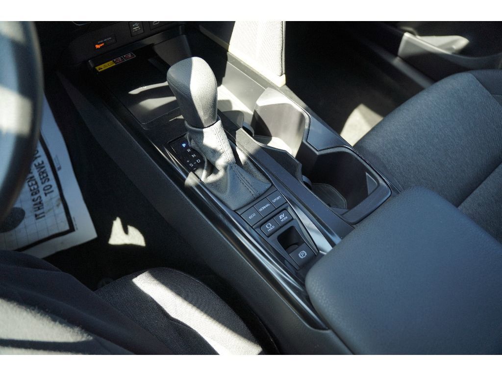 Vehicle image 16 of 23
