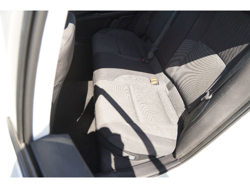 Vehicle image 9 of 23