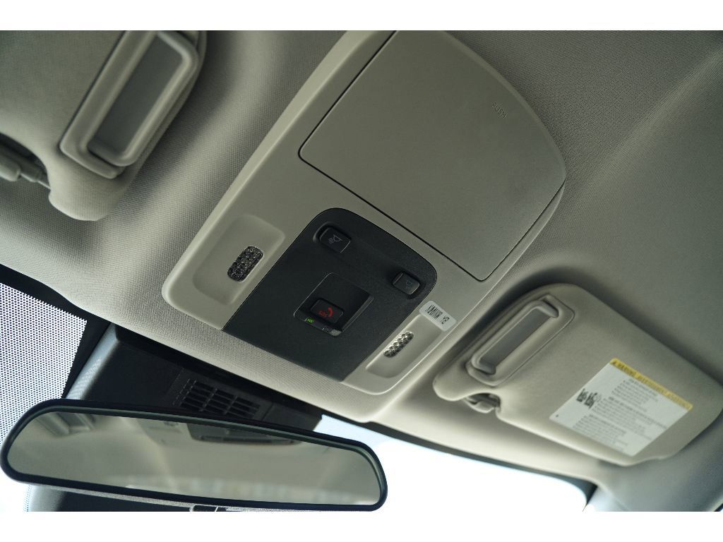 Vehicle image 17 of 23