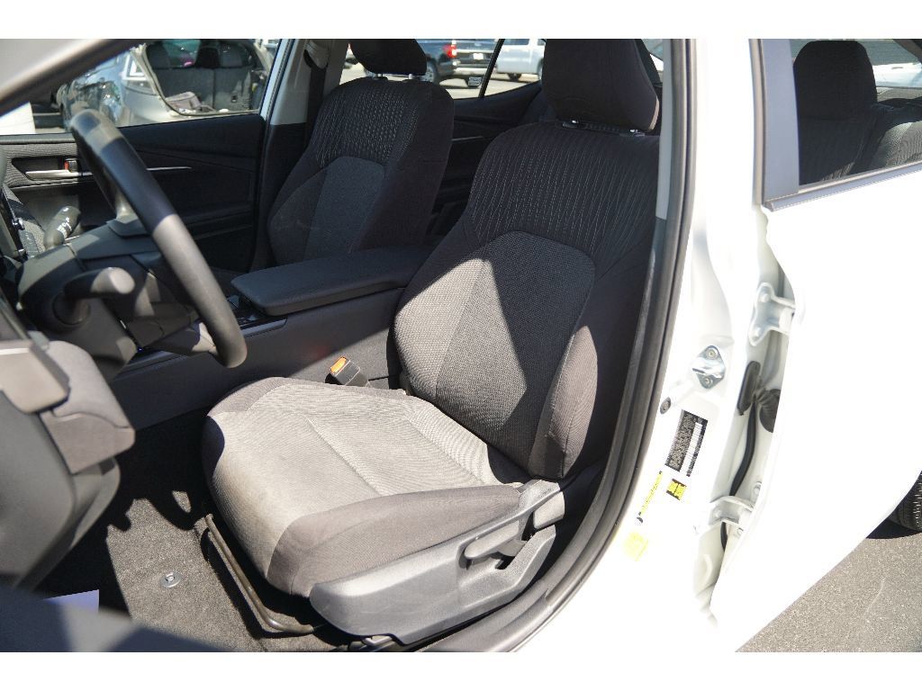 Vehicle image 8 of 23