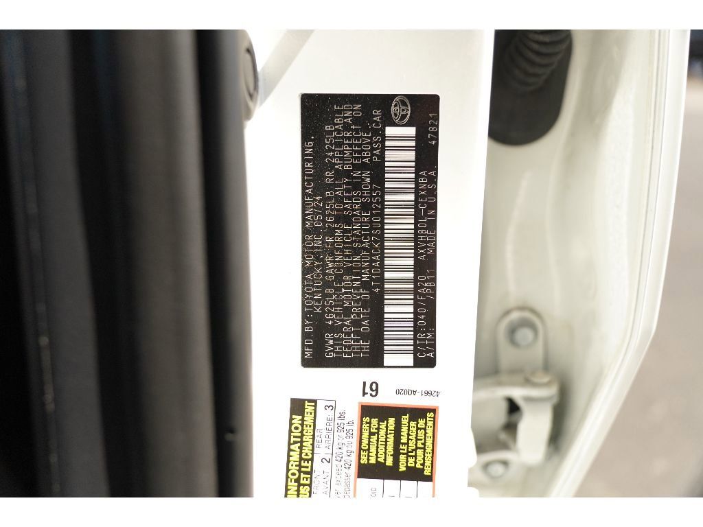 Vehicle image 19 of 23