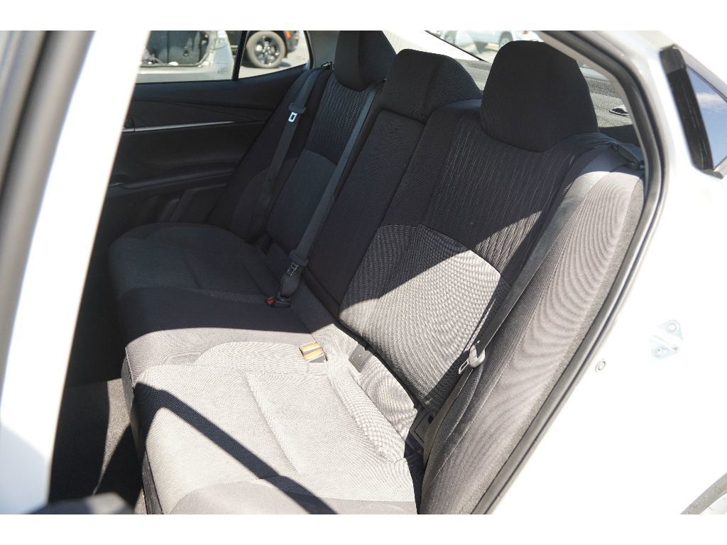Vehicle image 10 of 23