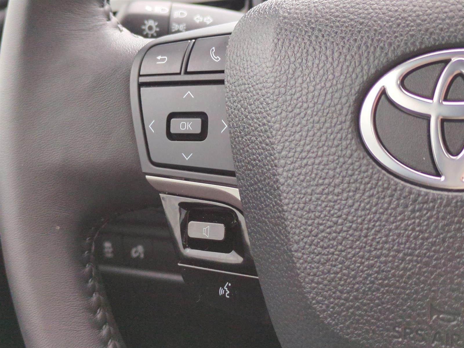 Vehicle image 25 of 37