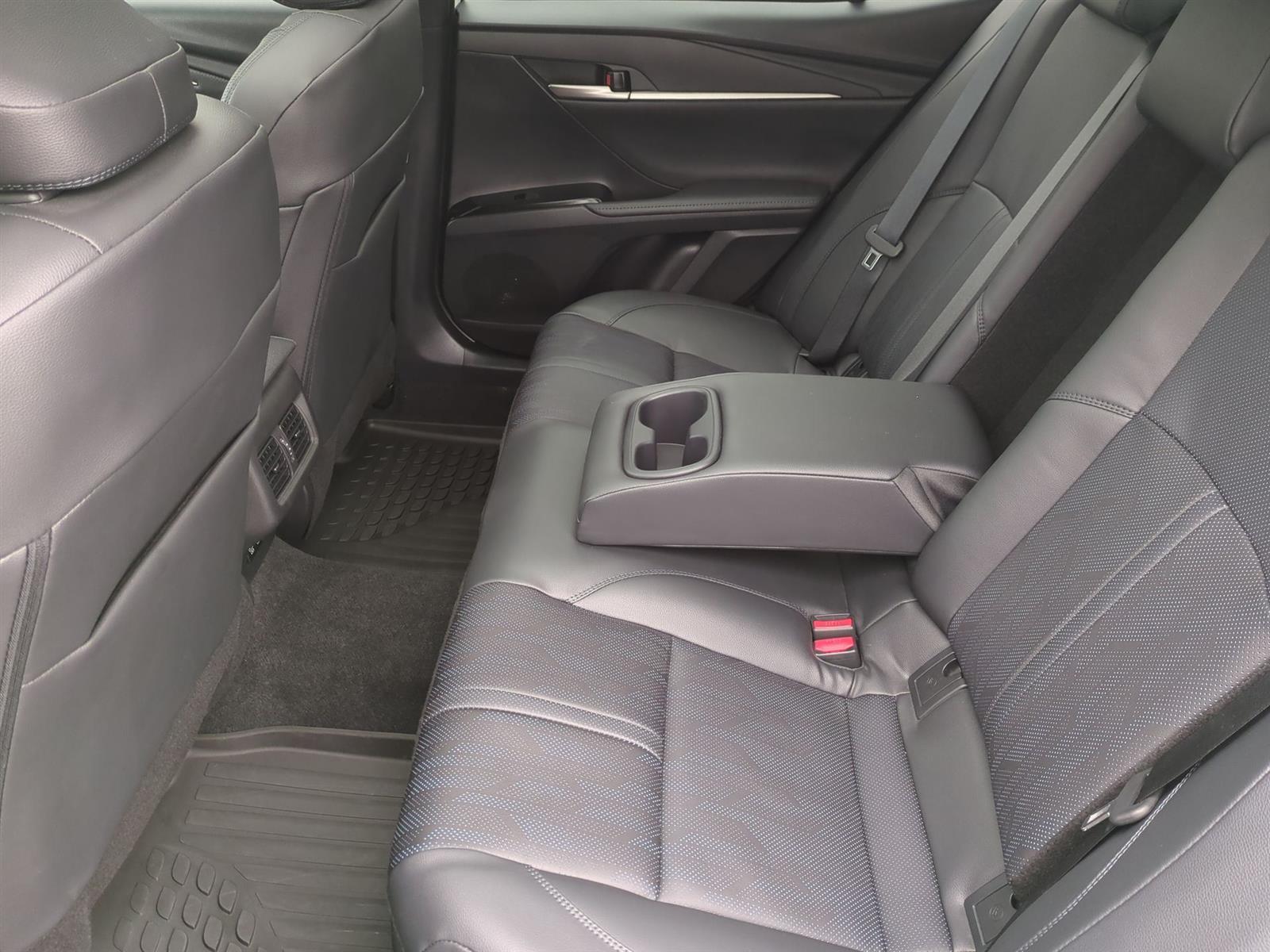 Vehicle image 20 of 37