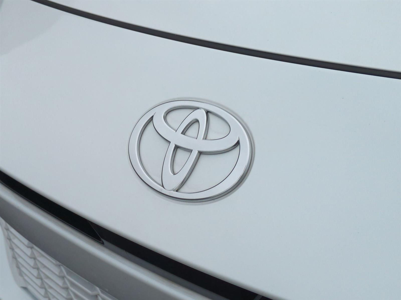 Vehicle image 11 of 37