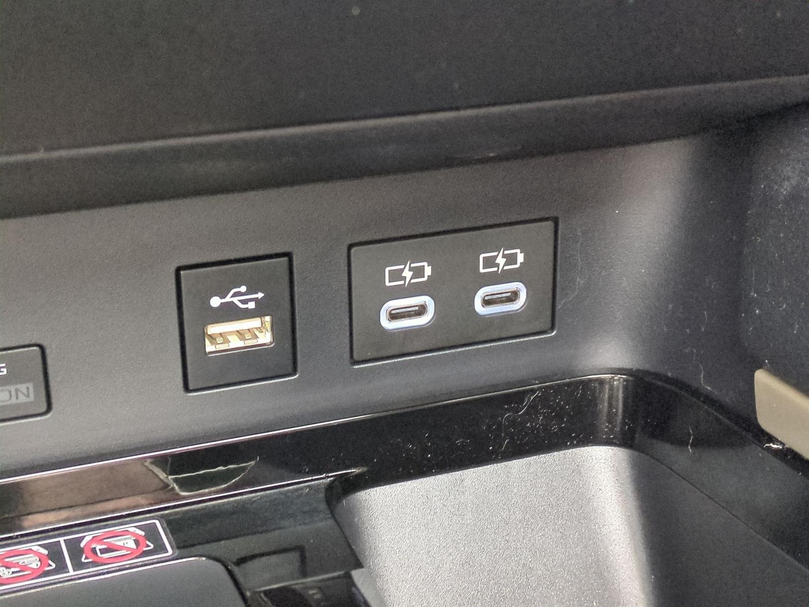 Vehicle image 32 of 37