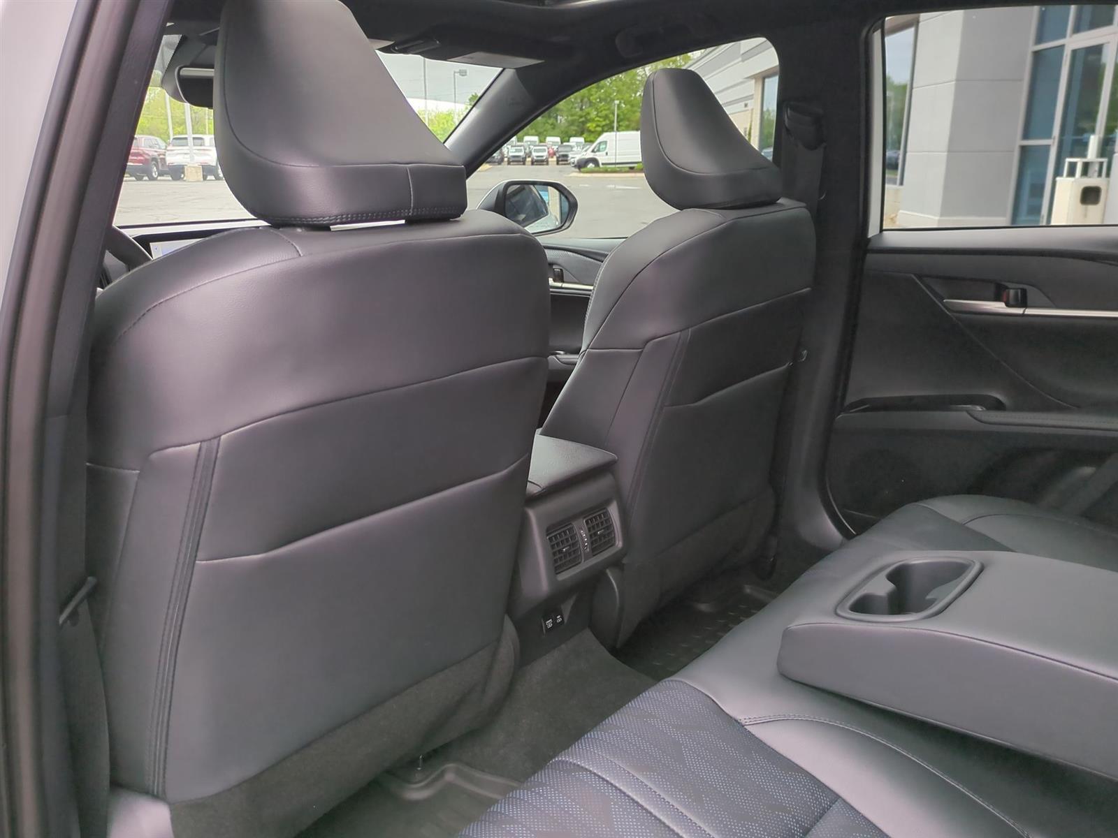 Vehicle image 18 of 37