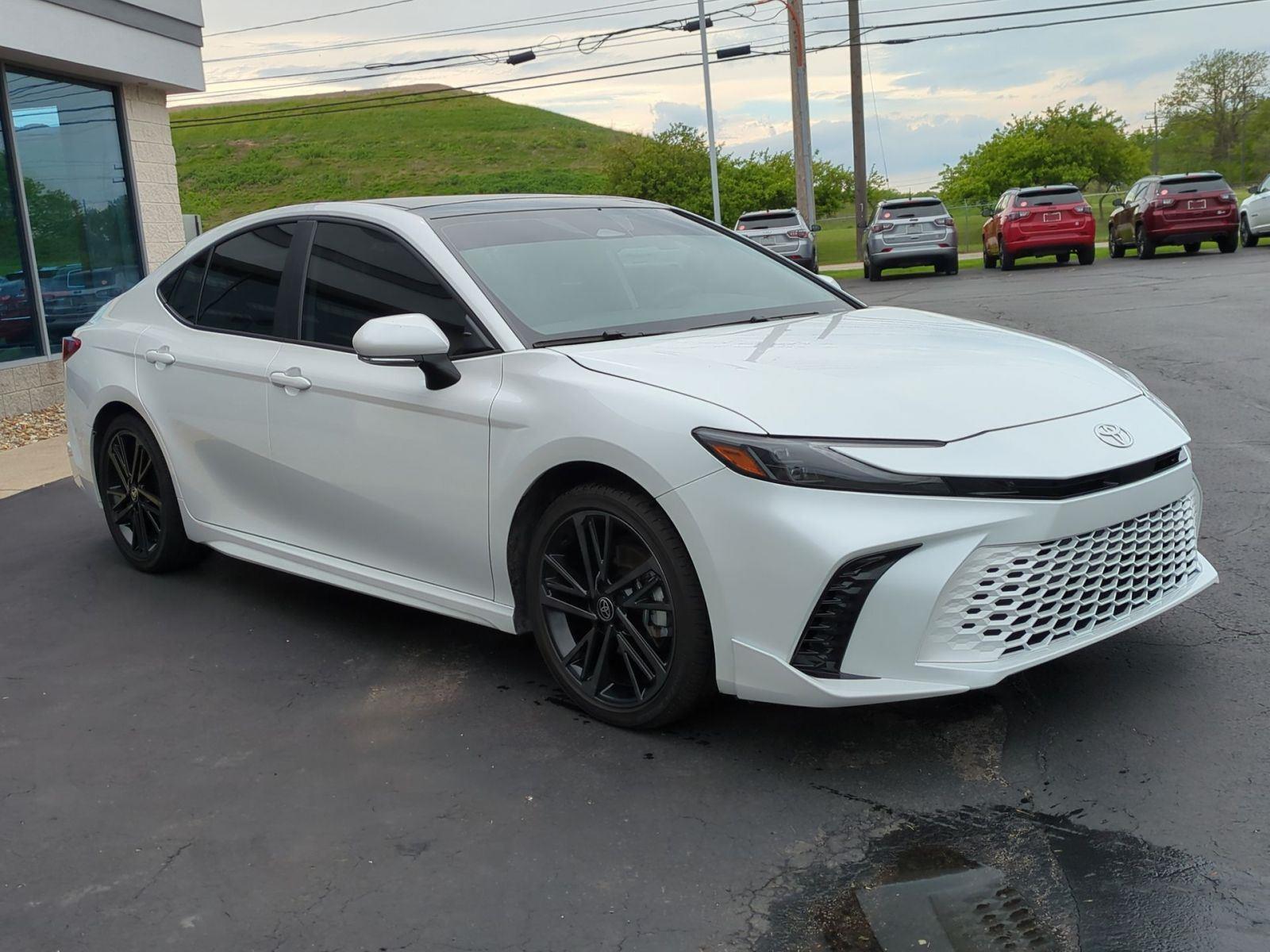 Vehicle image 3 of 37