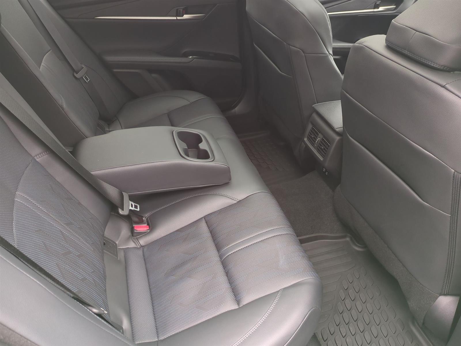 Vehicle image 21 of 37