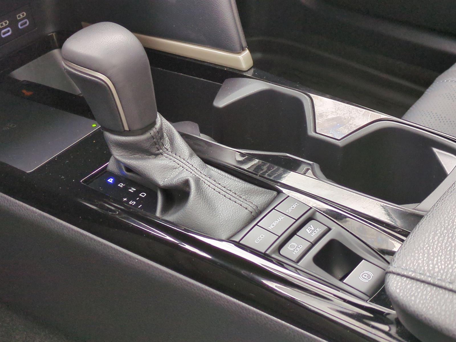 Vehicle image 33 of 37