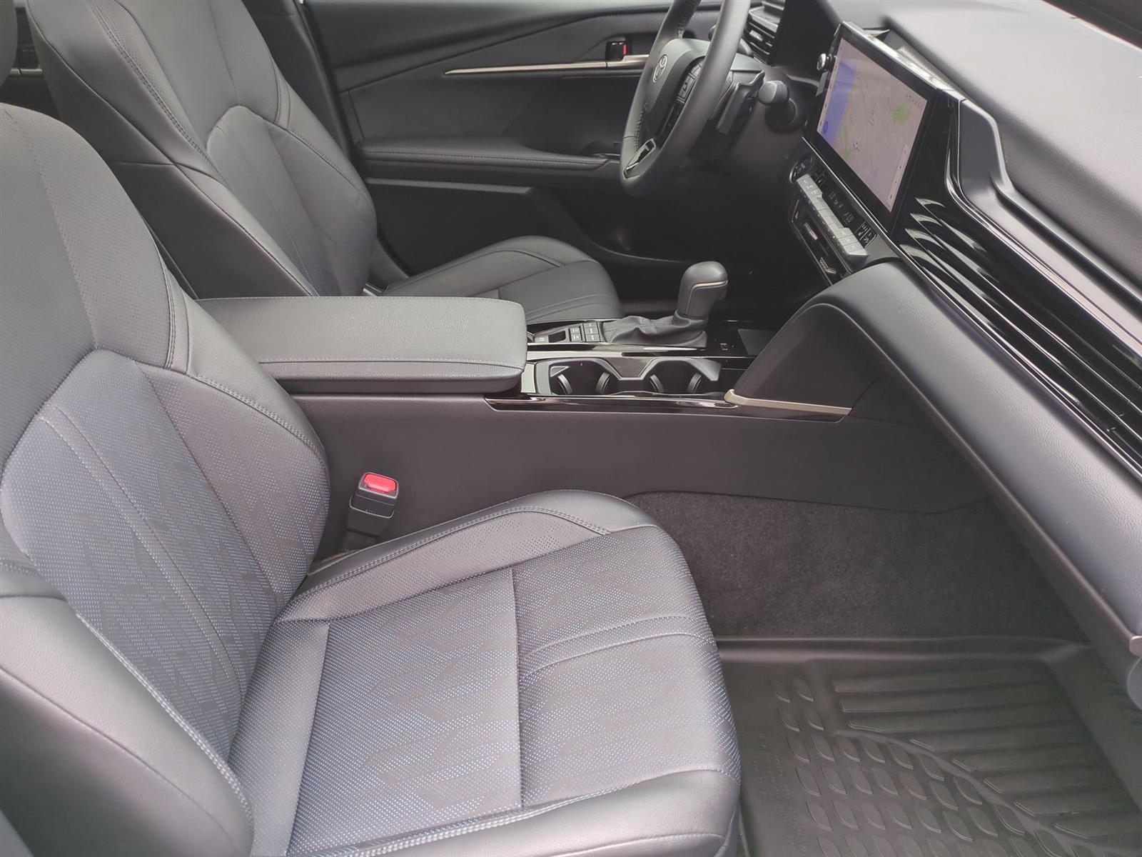 Vehicle image 23 of 37