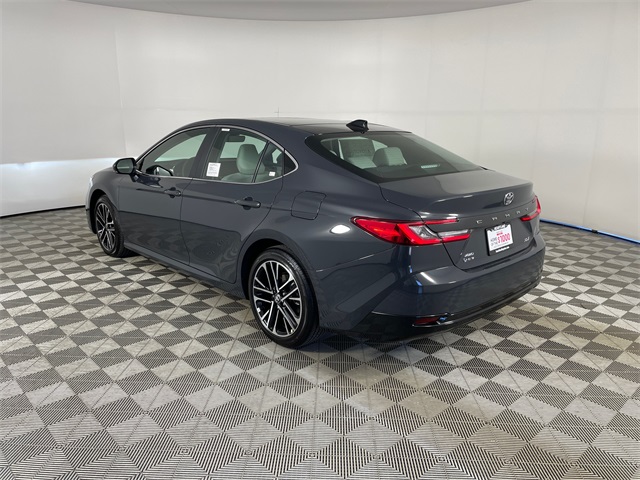 Vehicle image 4 of 7