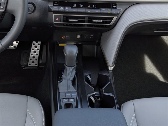 2025 Toyota Camry SE Image 20 of 33