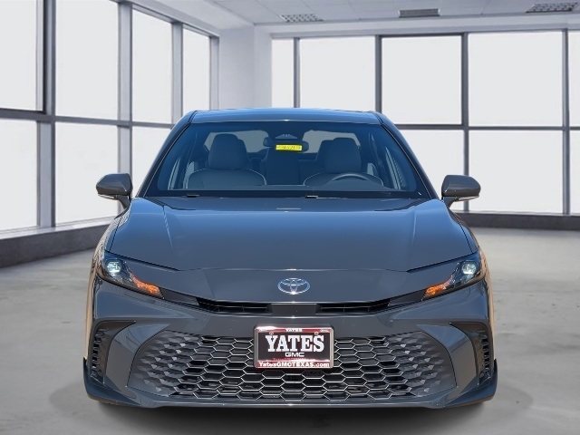 2025 Toyota Camry SE Image 2 of 33