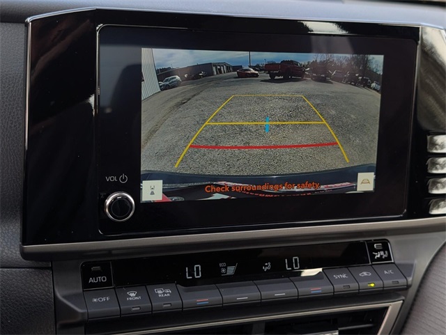 2025 Toyota Camry SE Image 18 of 33