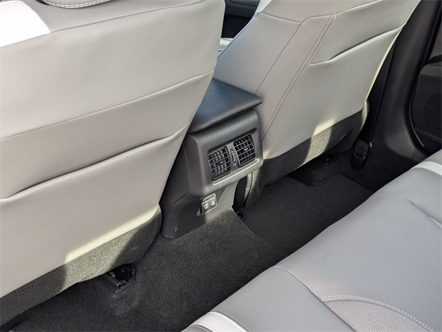 2025 Toyota Camry SE Image 26 of 33
