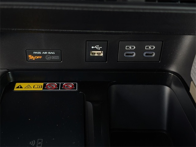 2025 Toyota Camry SE Image 33 of 33