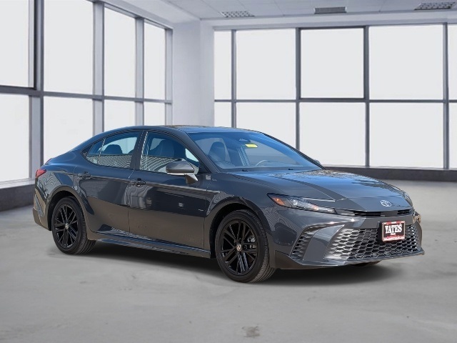 2025 Toyota Camry SE Image 3 of 33