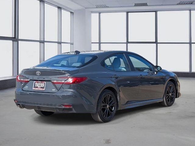 2025 Toyota Camry SE Image 4 of 33