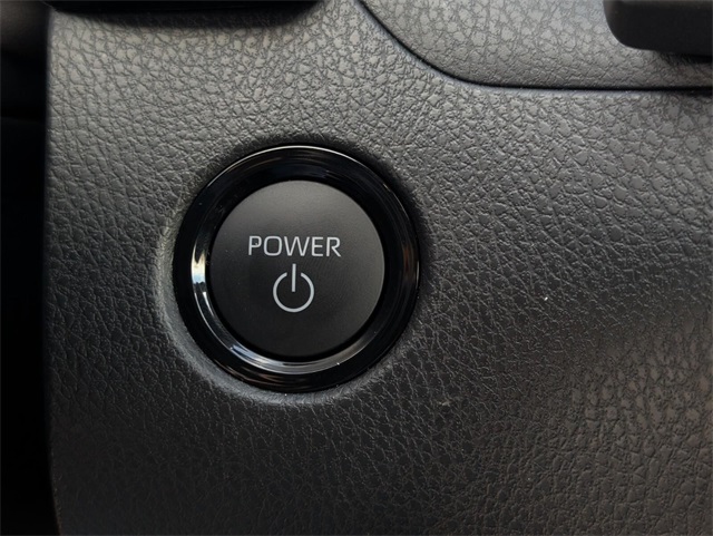 2025 Toyota Camry SE Image 27 of 33