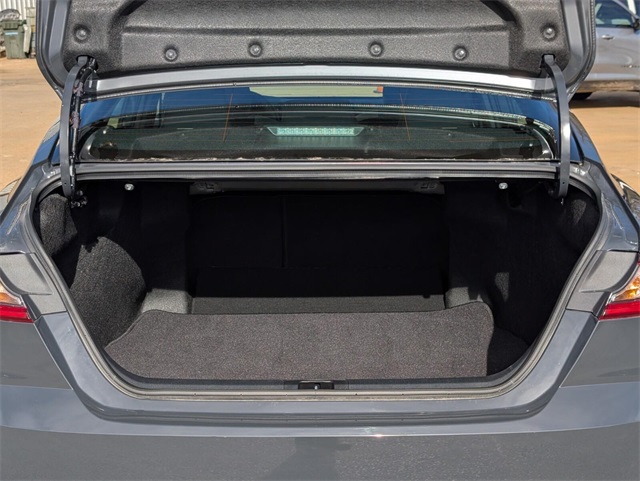 2025 Toyota Camry SE Image 8 of 33
