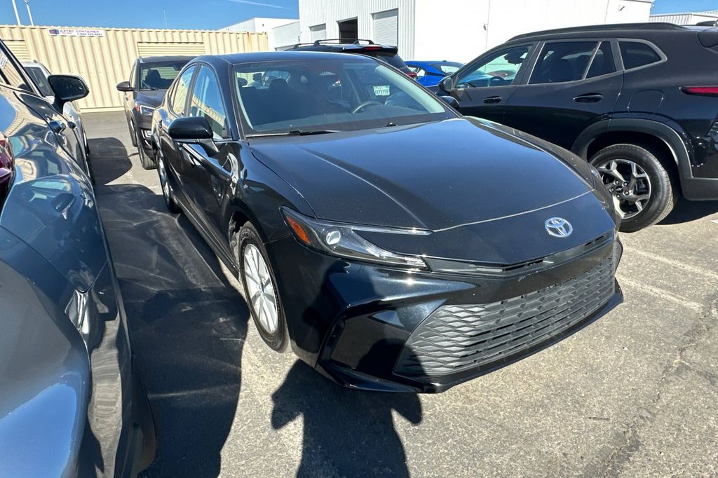 2025 Toyota Camry LE Image 2 of 4