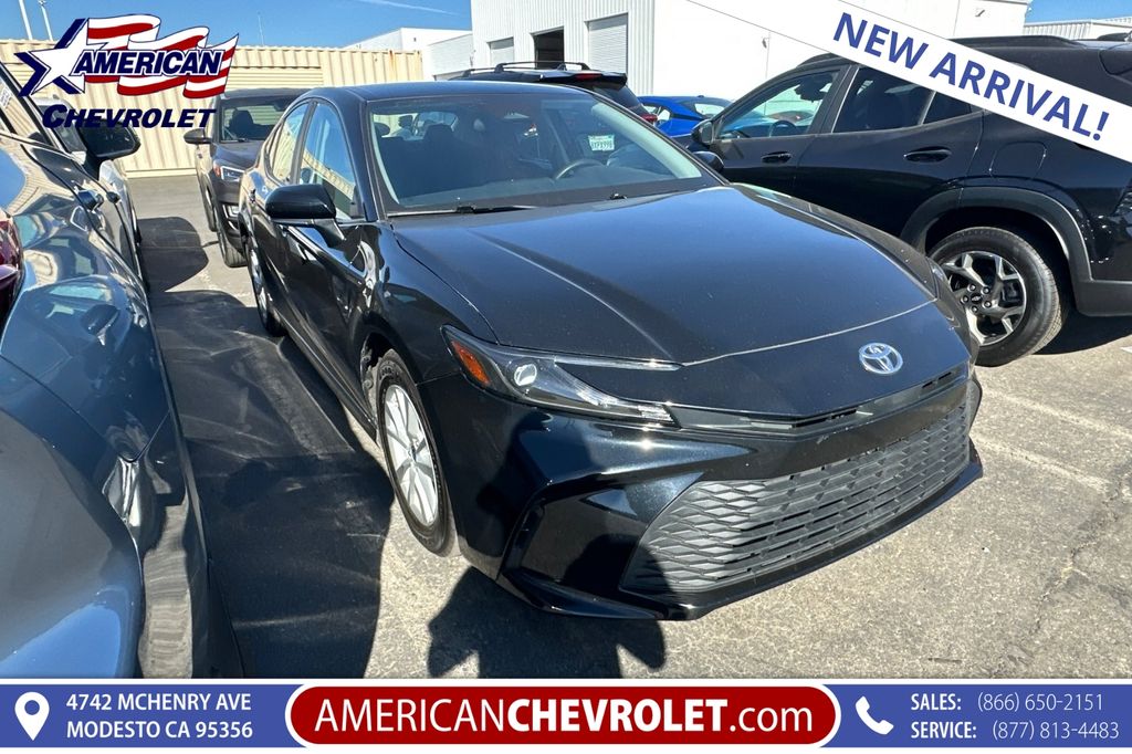 2025 Toyota Camry LE Image 1 of 4
