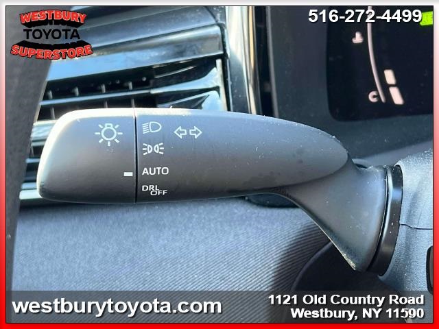 Vehicle image 26 of 34