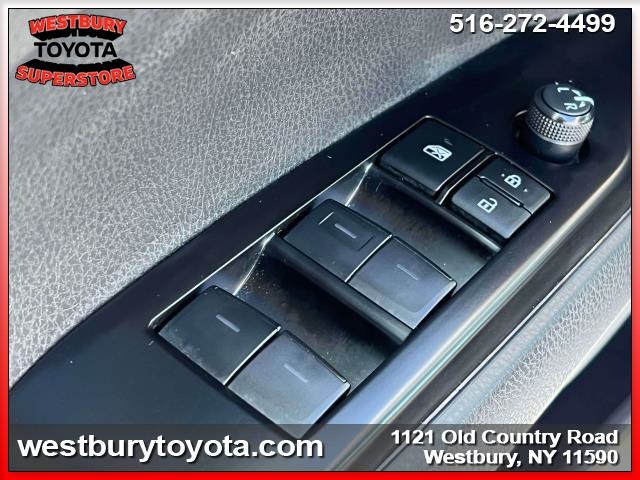 Vehicle image 21 of 34