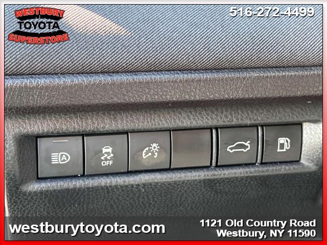 Vehicle image 23 of 34