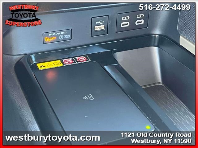 Vehicle image 33 of 34