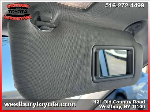 Vehicle image 32 of 34