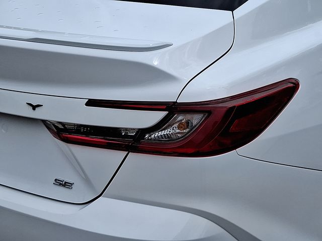 Vehicle image 10 of 41