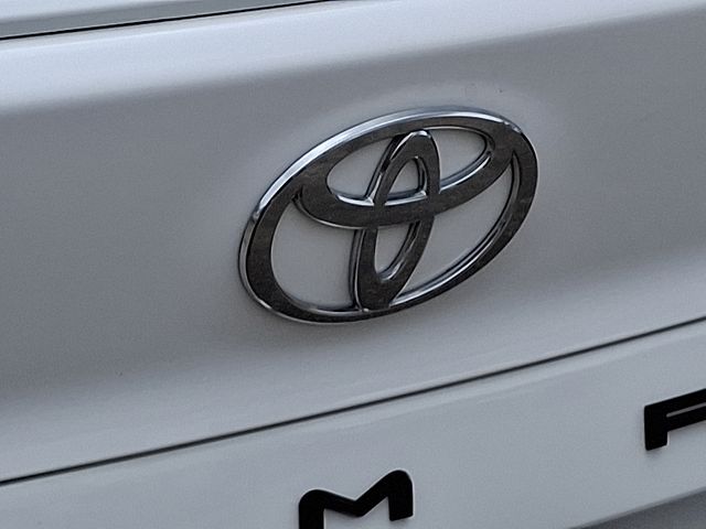 Vehicle image 33 of 41