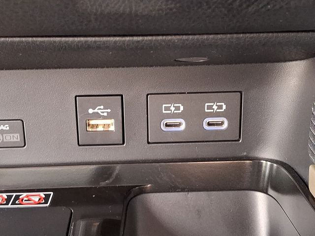 Vehicle image 28 of 41