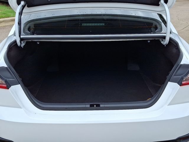 Vehicle image 32 of 41