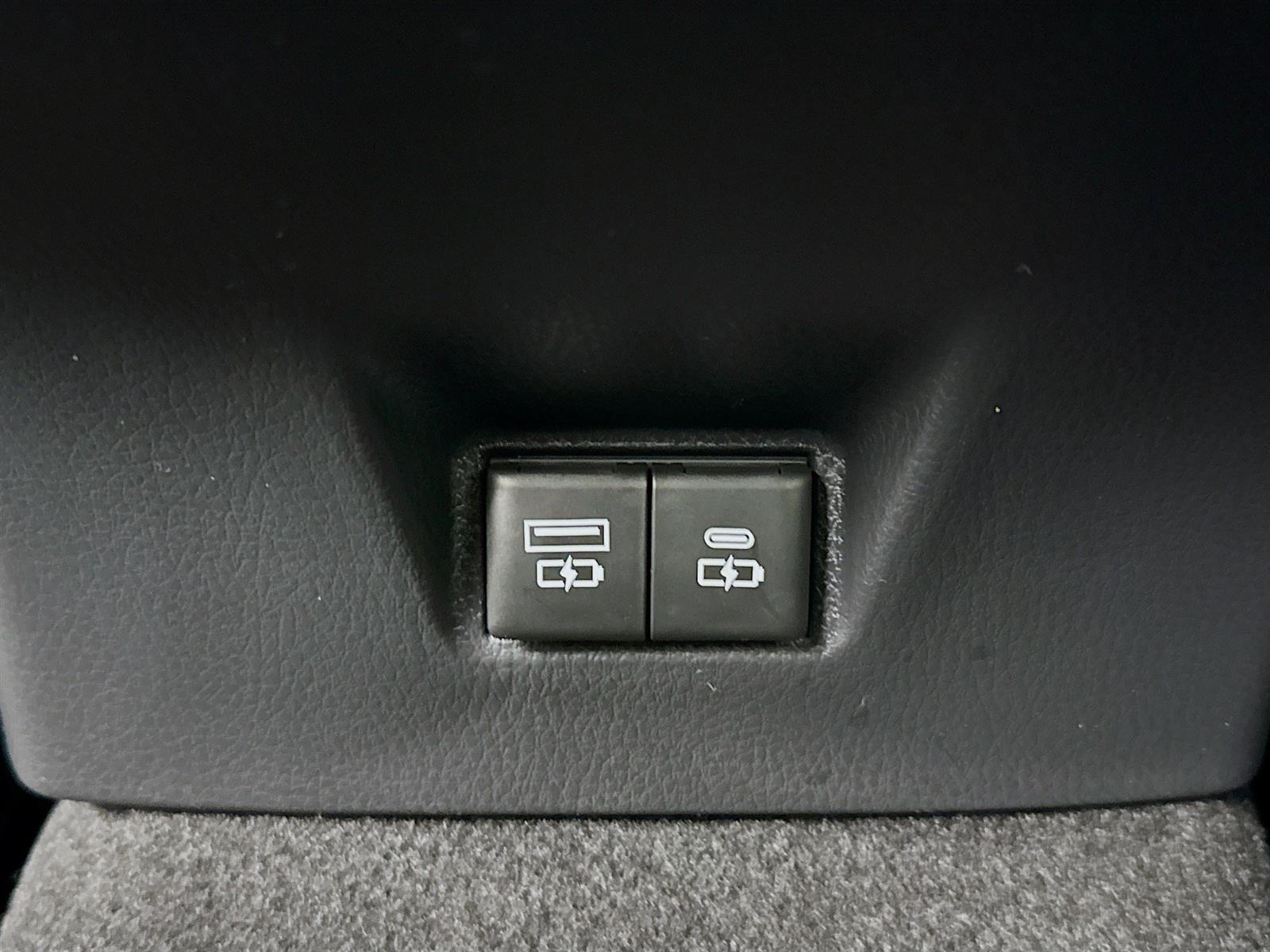 Vehicle image 39 of 45