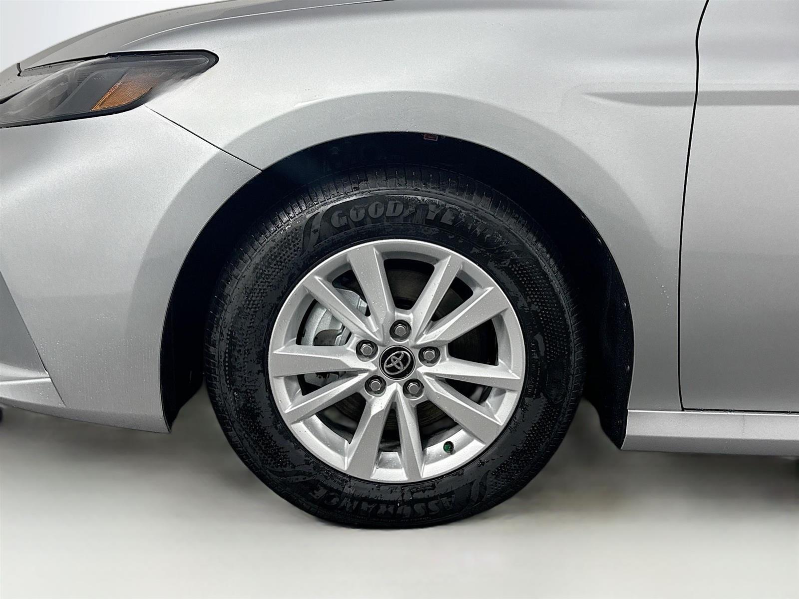 Vehicle image 13 of 45