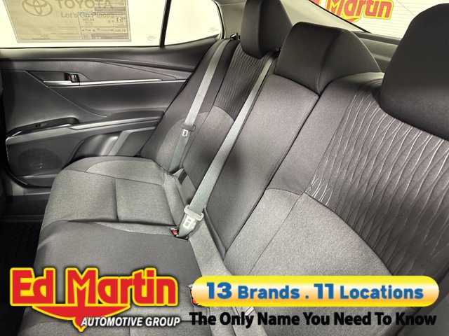 Vehicle image 61 of 92