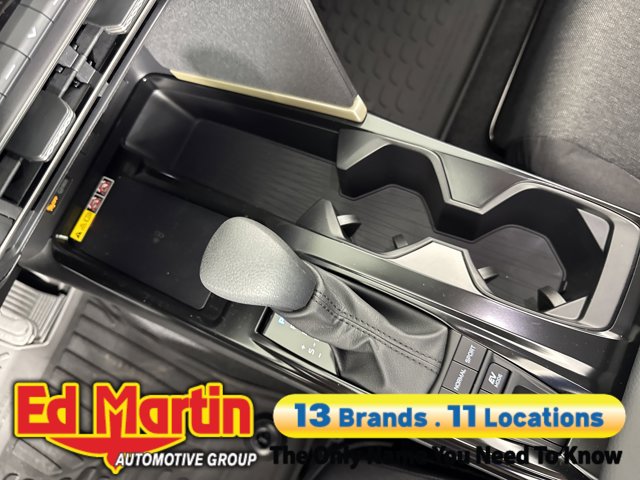 Vehicle image 76 of 92