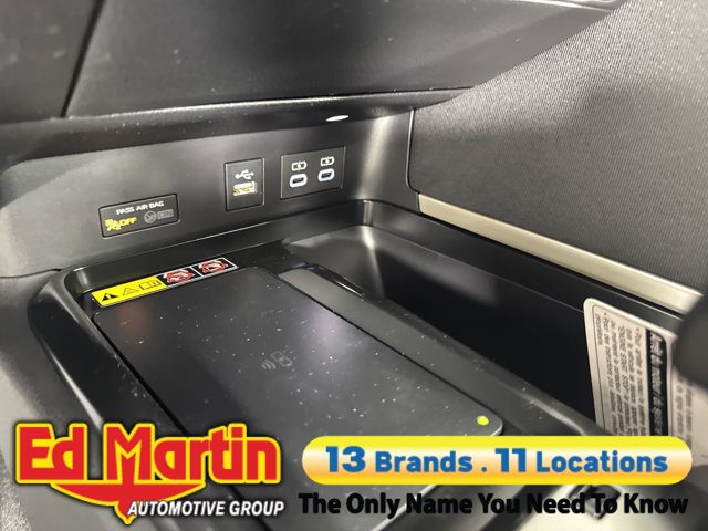 Vehicle image 75 of 92