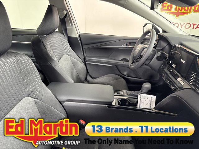 Vehicle image 56 of 92